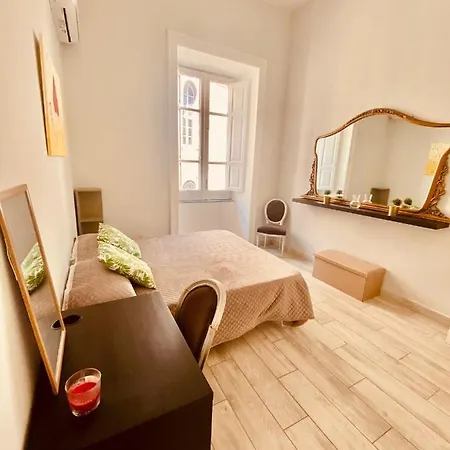 Cupola San Marcellino * Neapel